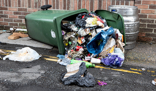 Odpadky patří do koše